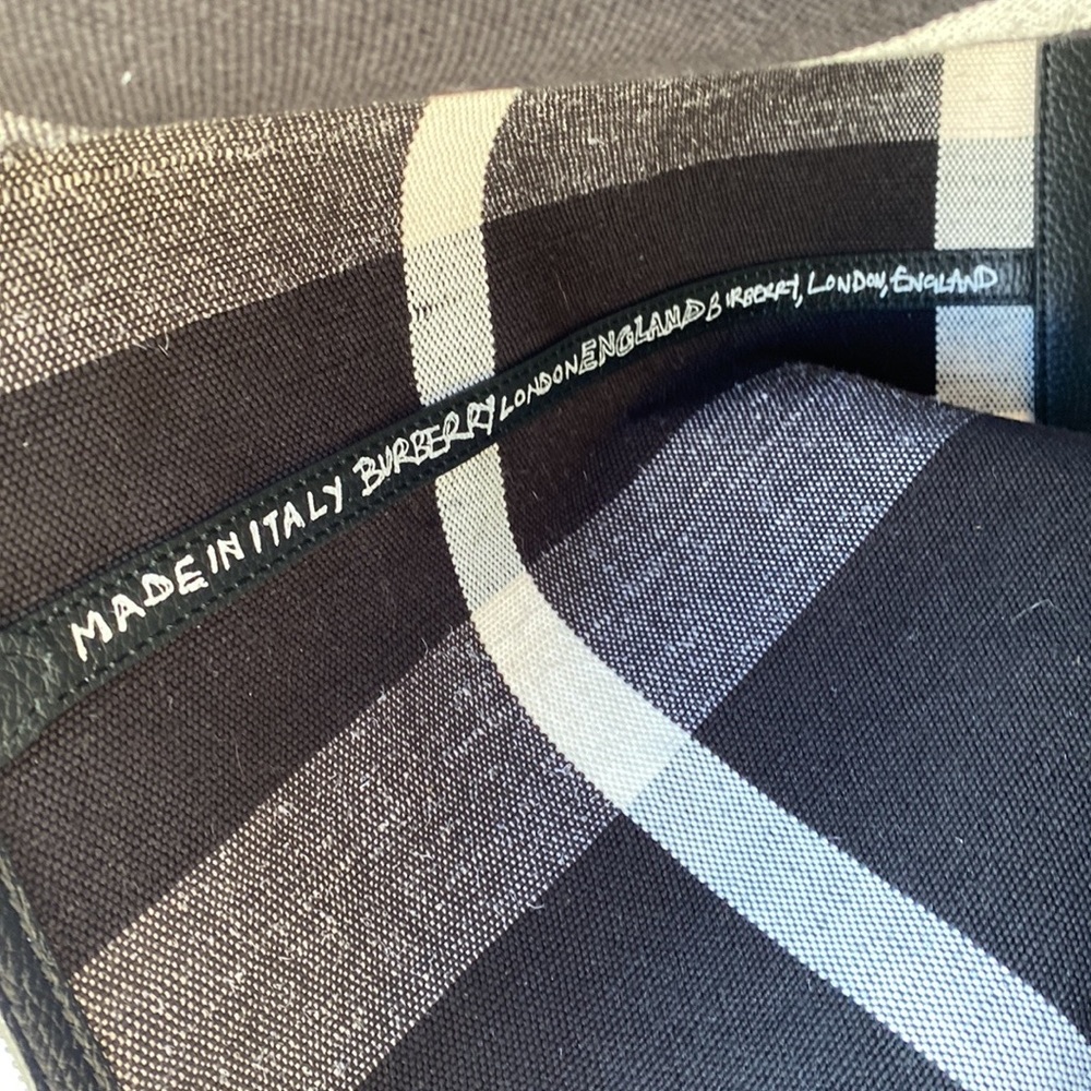 Burberry - Picture 12 of 16